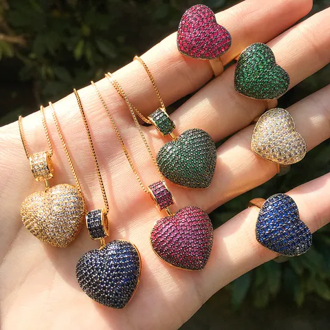Ciondolo a Forma di Cuore con Zirconia Micro Intarsiata Collana Anello Gioielli per Donna Romantico Set di Gioielli in Rame Placcato Oro