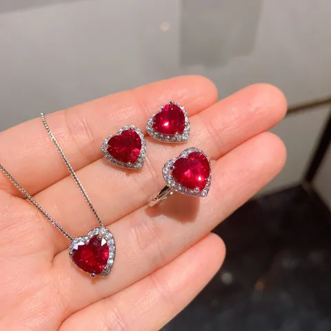 Elegante Herzförmige Rote Glas Anhänger Halskette Ohrstecker Verstellbarer Fingerring Strass Halo Schmuckset Für Damen Party Geschenk