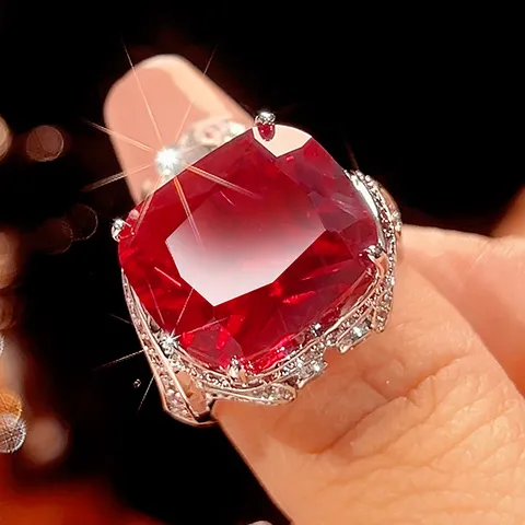 Anello in Rame Placcato Oro Con Corindone Rosso Simulato Taglio a Cuscino Zirconia Intarsiata Lussuoso Anello Retrò da Donna Gioielli per Feste