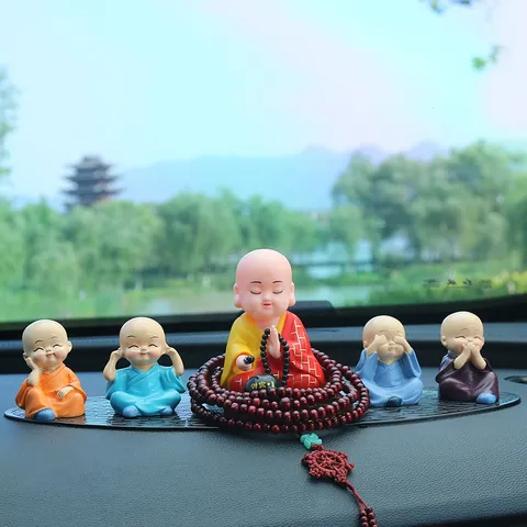 Solar Zen Mönch Figur Set Auto Armaturenbrett Ornamente Kreative Inneneinrichtung Harz Buddha Statue Mit Perlen Und Kissen