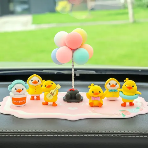 Lindo Pequeño Pato Amarillo Adornos para Tablero de Coche Conjunto de Figuras de Animales de Dibujos Animados de Resina con Alfombrilla Antideslizante Decoración Interior de Vehículo
