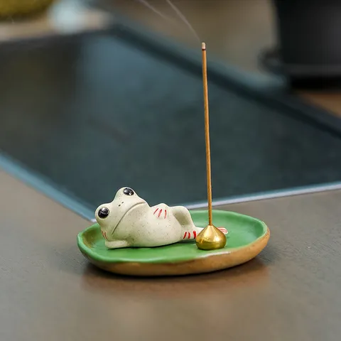 Quemador de Incendios de Cerámica de Rana Creativa y Adorno de Mascota de Té Diseño Zen Lindo Hecho a Mano para Hogar Oficina