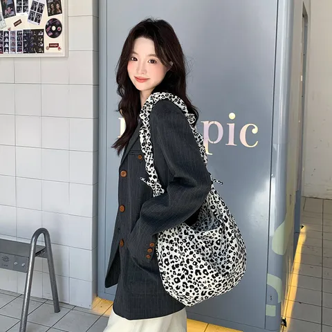 Borsa a Tracolla Croissant in Velluto a Coste Retrò Stampa Leopardata Donna Grande Capacità Pieghe Coulisse Borsa Hobo Pendolarismo