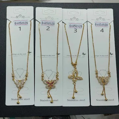 Niche Design Butterfly Pendant Necklace For Women Copper Rhinestone Butterfly Clavicle Chain Minimalist Fashion Jewelry Neck Chain