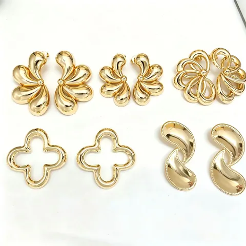 Exquise 14K Vergulde Holle Bloem Oorknopjes Voor Vrouwen Niche Zoete Florale Oorbellen Minimalistische Sieraden