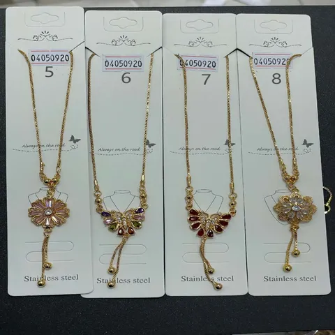 Niche Design Butterfly Pendant Necklace For Women Copper Rhinestone Butterfly Clavicle Chain Minimalist Fashion Jewelry Neck Chain