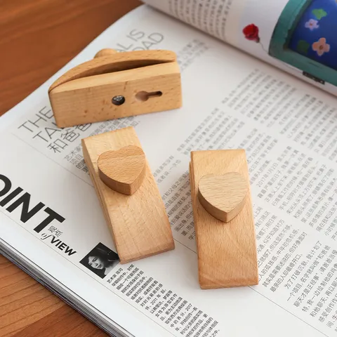 Moderne Wandclips Aus Buchenholz In Herzform Für Decken Und Teppiche Minimalistische Dekorative Wandhaken Für Die Organisation