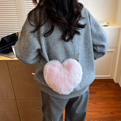 Autumn Winter Fashion Heart Shaped Plush Shoulder Bag For Women Individual Crossbody Bag Heart Handbag With Metal Chain
