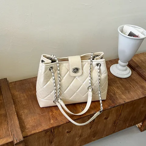 Retro Gesteppte Kettentasche Für Damen PU Leder Große Kapazität Schultertasche Verschluss Elegant Klassisch Lässige Tasche