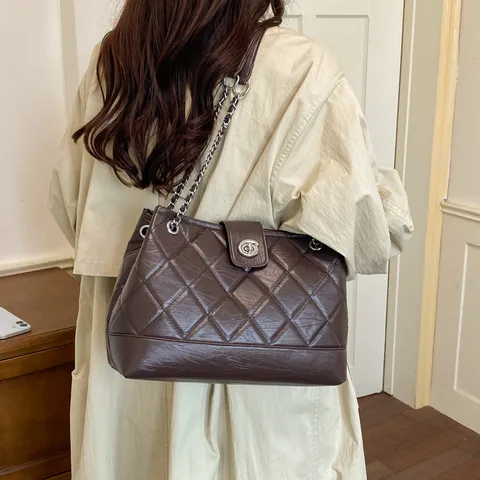 Retro Gesteppte Kettentasche Für Damen PU Leder Große Kapazität Schultertasche Verschluss Elegant Klassisch Lässige Tasche