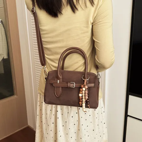 Vintage PU Wildleder Farbblock Boston Tasche Lässige Nähte Kissen Handtasche Mit Perlenanhänger Verstellbarer Schultergurt Für Damen