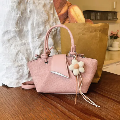 Mode PU Leder Eimertasche Für Damen Minimalistische Handtasche Umhängetasche Lässige Pendeln Einfarbig Nähte Umhängetasche Mit Blumenanhänger