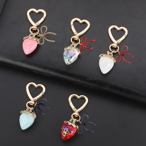 Charm de Sac Fraise Nœud Strass Doux Alliage Cristal Cœur Porte-clés Mignon Pendentif de Sac Accessoires Pour Femmes Filles