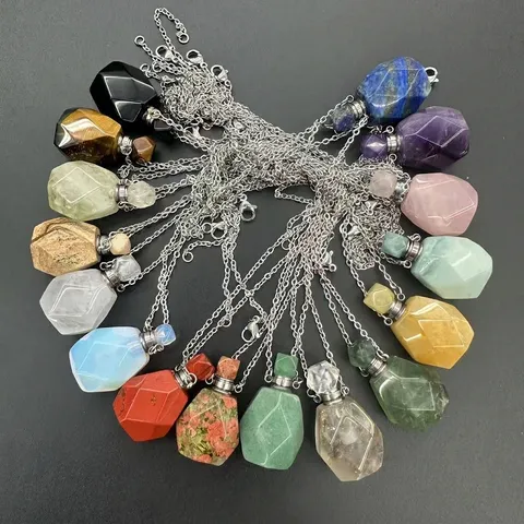 Collana con Ciondolo a Forma di Flacone di Profumo in Cristallo di Pietra Naturale Diffusore di Oli Essenziali per Donna Gioielli Vintage