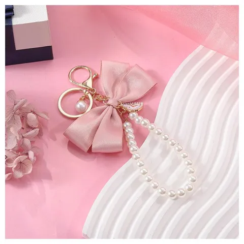 Llavero de Lazo de Perla Lindo Colgante de Bolsa de Cinta Aleación de Metal Colgante de Estrás Decoración Interior de Coche Joyería de Mujer