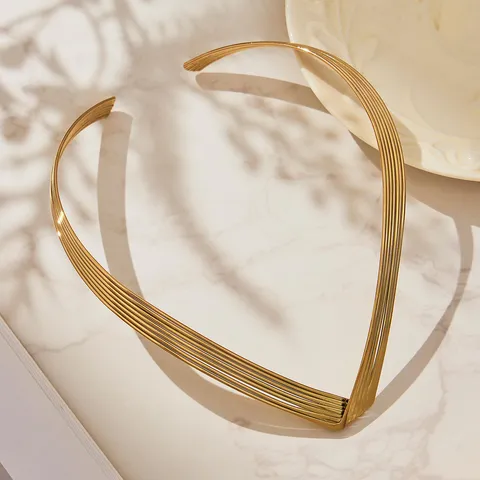 Minimalistische V-Vorm Meerlaagse Roestvrijstalen Halsring Voor Vrouwen Chic PVD Vergulde Geometrische Nekkraag Sieraden