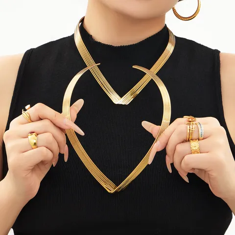 Minimalistische V-Vorm Meerlaagse Roestvrijstalen Halsring Voor Vrouwen Chic PVD Vergulde Geometrische Nekkraag Sieraden