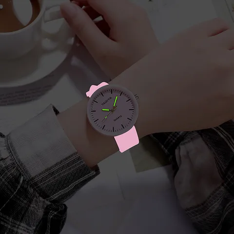 Orologio al Quarzo Luminoso alla Moda con Cinturino in Silicone per Studenti Coppie Bambini Carino Design Pesce