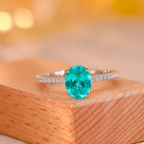 Anillo Ovalado de Plata de Ley 925 Minimalista con Piedra Preciosa Paraiba Creada en Laboratorio y Detalles de Moissanita Joyería Elegante para Mujer