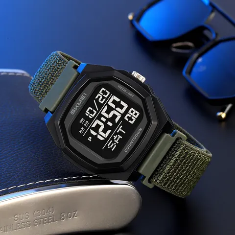 SKMEI Orologio Sportivo Digitale da Uomo Impermeabile Cronografo Orologio da Polso Elettronico Multifunzionale Con Specchio in Resina Cassa in ABS Cinturino in Silicone