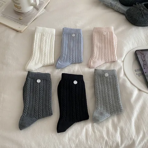 Calcetines de Punto de Tubo Medio de Color Sólido Dulce para Mujer Con Botón de Concha Lindos de Algodón