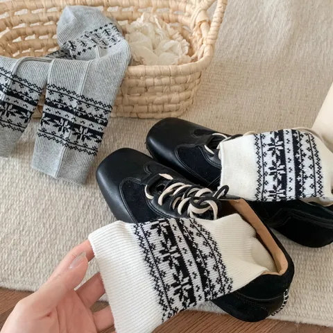 Women Winter Retro Fair Isle Mid Calf Socks Combed Cotton Warm Casual Crew Socks Vintage Snow Pattern Long Socks