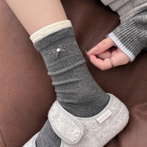 Calze a Metà Polpaccio Calde Invernali in Cashmere da Donna Stile Coreano Blocco di Colore con Perla Fiocco Calze Carine