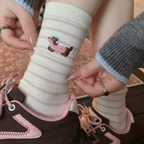 Calcetines de tubo de algodón para mujer Lindo bordado de dachshund finos a rayas casuales suaves de punto slouch calcetines primavera otoño