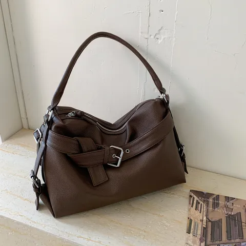 Vintage PU Leder Motorrad Umhängetasche Für Damen Retro Große Kapazität Unterarm Tote Bag Mit Gürtelschnalle Details Pendeln Tasche