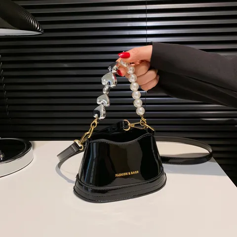 Mode PU Laser Bonbonfarbe Eimertasche Für Damen Mit Künstliche Perle Herz Griff Umhängetasche Handtasche Für Den Alltag