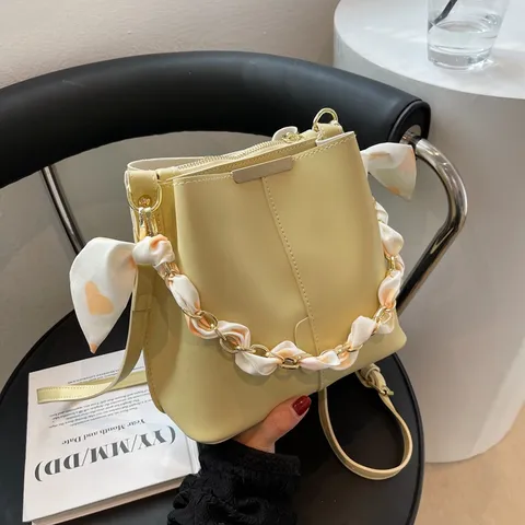 Trendige Damen Eimertasche PU Leder Kette Umhängetasche Mit Seidenschal Dekor Minimalistische Beuteltasche Handtasche