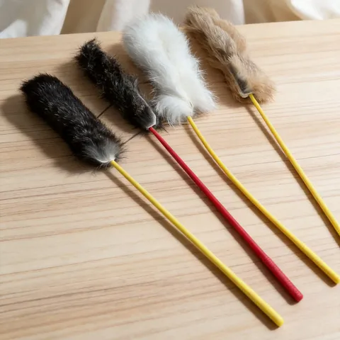 Varita de Juguete para Gatos de Piel de Conejo Vara Larga Pluma Juguete Interactivo para Gatos Entretenimiento Diario