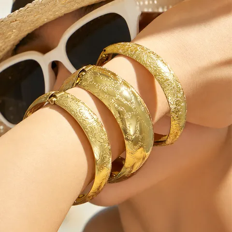 Light Luxury Palace Style Stainless Steel 18K Gold Plated Frosted Pattern Wide Bangle Bracelet For Women Vintage Retro Open Cuff Bangle Jewelry Gift