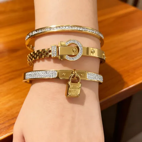 Bracciale Rigido in Acciaio Inossidabile con Strass per Donna Lusso Placcato Oro Morsetto Fibbia per Cintura Bracciale con Ciondolo a Lucchetto