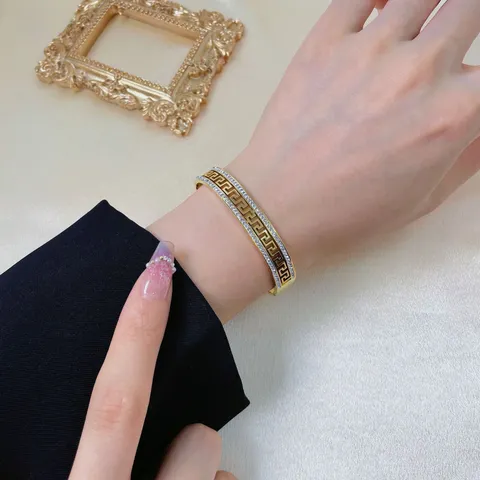 Bracciale Rigido Vintage in Acciaio al Titanio con Greca per Donna Lusso Placcato Oro 18K con Strass Gioielli
