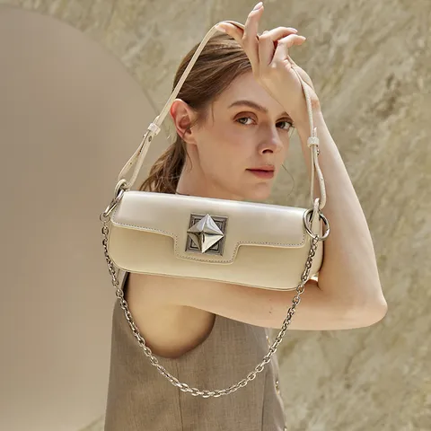 Borsa a Tracolla Minimalista in Pelle da Donna Borsa Baguette Sottobraccio con Catena alla Moda Borsa da Lavoro Chic