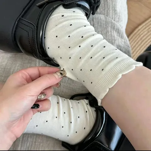 Calcetines de Tubo Medio Lindo de Algodón con Lunares y Volantes para Mujer Estilo Ins Dulce Calcetines Apilados Casuales Calzado de Moda