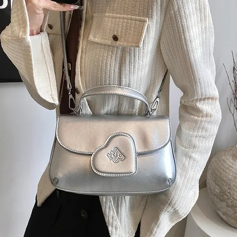 Damen Mode PU Leder Umhängetasche Herzform Magnetverschluss Schulterhandtasche Trendige Messenger Tote Tasche Für Den Täglichen Pendelverkehr