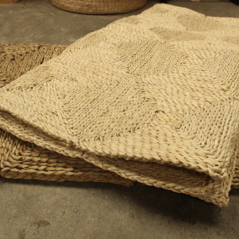 Natural Corn Husk Woven Mat Handcrafted Straw Floor Mat Living Room Coffee Table Carpet Window Mat Home Decor