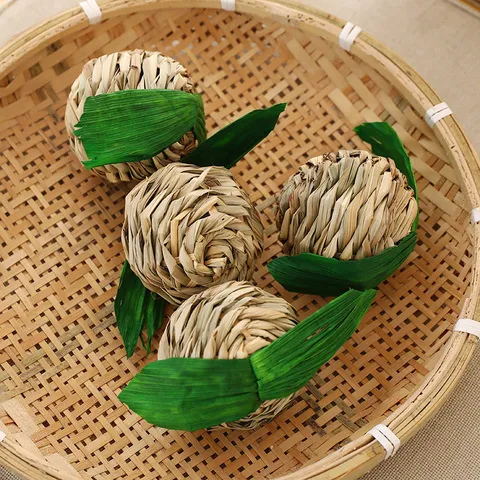 Natural Straw Woven Apple Shape Pet Chew Toy Reed Ball For Hamster Rabbit Cat Interactive Teeth Grinding Pet Supplies