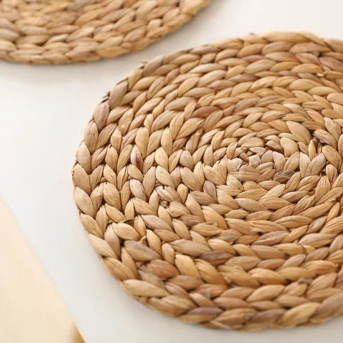 Natural Cattail Woven Placemat Heat Resistant Round Table Mat Handcrafted Straw Table Mat Kitchen Dining Table Decor