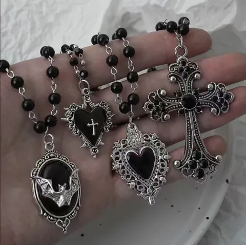 Collier Pendentif Chauve-souris Croix Cœur Gothique Y2K pour Femmes Vintage Choker en Perles Noires Alliage de Zinc Argent Bijoux Punk