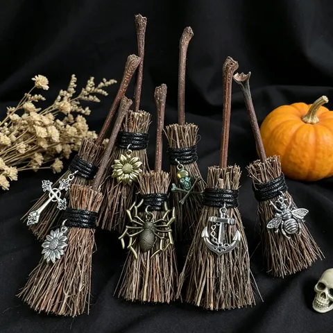 Mini Balai de Sorcière d'Halloween Décoration Avec Pendentif en Métal Ornement en Branche de Bois Naturel pour Noël Fête Maison