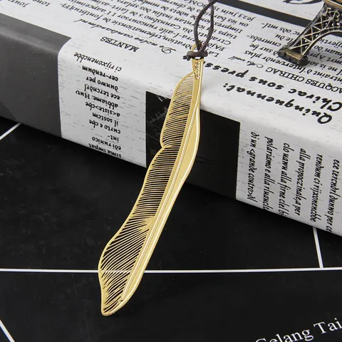 Creative Gold Plated Metal Bookmark Hollow Feather Key Leaf Snowflake Bookmark Office School Stationery Reading Gift