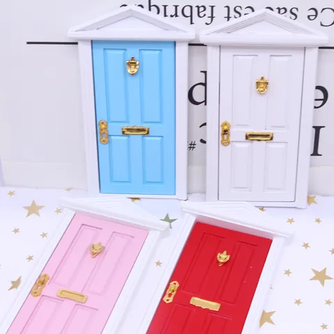 Maison de Poupée Miniature en Bois Porte Spire de Noël BJD Modèle de Simulation Jardin de Fées Décoration d'Artisanat