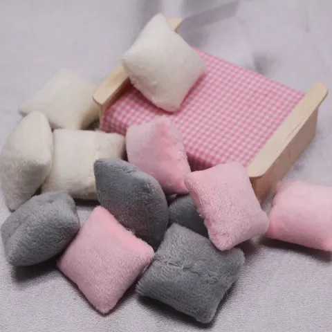 Coussin Décoratif en Peluche Miniature pour Maison de Poupée Mignon Doux Mini Oreiller Modèle Décoration de Scène de Chambre Accessoires de Photographie