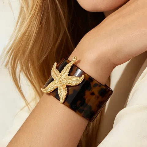 Jonc Large en Acrylique Style Occidental Relief Papillon Étoile de Mer Doré Écaille de Tortue Bracelet pour Femme Bijoux de Plage