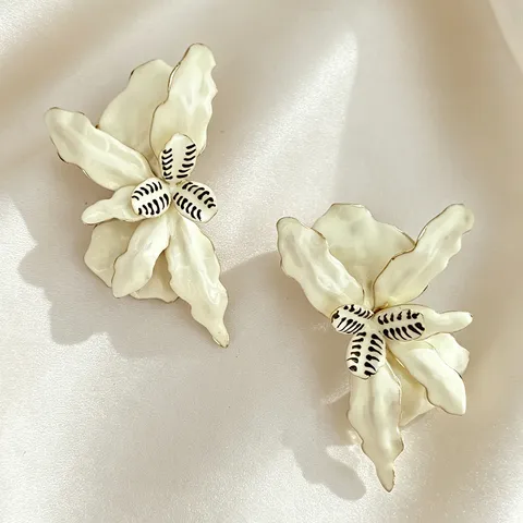 Boucles d'Oreilles Pendantes Fleur en Émail Exagéré Bohème Rétro pour Femmes Bijoux d'Oreilles Floraux en Alliage de Fer