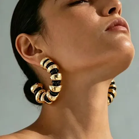 Boucles d'Oreilles Créoles en C en Métal à Texture Rétro Française Avec Perle Artificielle Grandes Créoles Géométriques Irrégulières Pour Femmes Accessoires de Fête