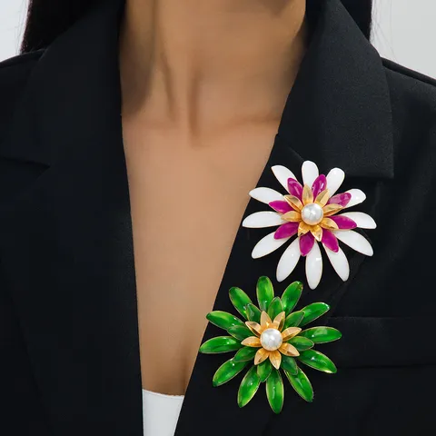 Broche Fleur en Émail Vintage Français pour Femme Broche Florale Multicouche avec Décoration de Perle Artificielle Alliage